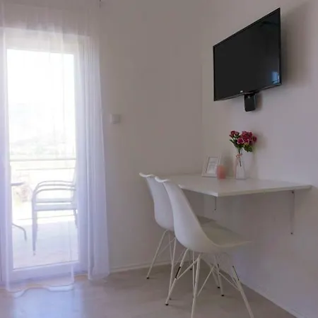 Guest house Ogi 1 *